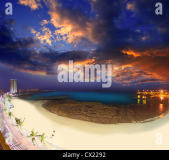 Arrecife Lanzarote Playa del Reducto Strand Antenne Nachtansicht auf den Kanaren Stockfoto