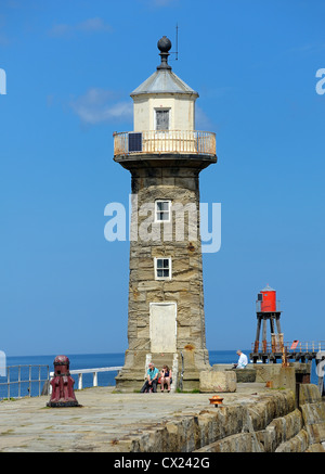 Whitby Leuchtturm auf den Osten Pier Nord Yorkshire England uk Stockfoto