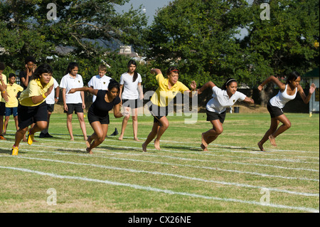 Laufende Wettbewerb am Sporttag der St George's School, Cape Town, Südafrika Stockfoto