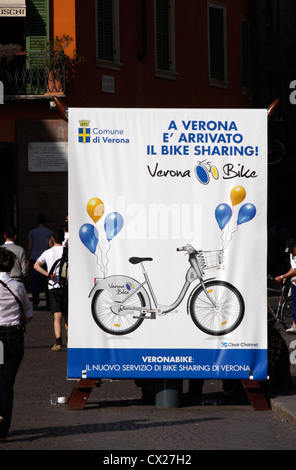 Touristischen Fahrrad Verleih Werbeplakat zu finden in der Stadt von Verona, Italien Stockfoto