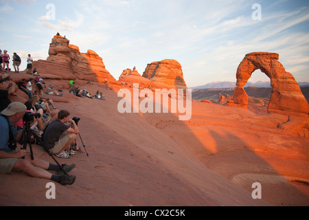 Fotografen bei zarten Bogen Sonnenuntergang, USA Stockfoto