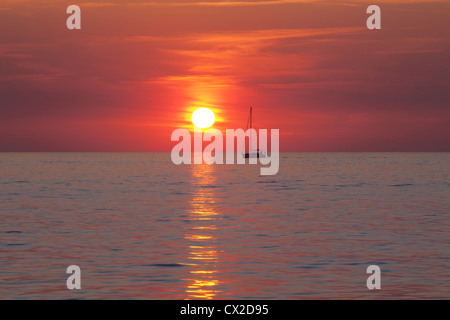 Europa, Kroatien, Porec - Sonnenuntergang, Segelschiff Segelboot bei Sonnenuntergang Schiff Schiffe Adria Meer Europa Europa Stockfoto