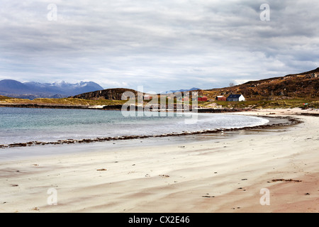 Blick über den Strand Camas ein "Charraig zu den Summer Isles und Gruinard Island. Mellon Udrigle. Highland, Schottland. Stockfoto