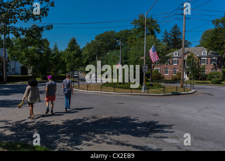 Bronx, New York, NY, USA, Touristen Fieldstone historisches Viertel, 'Wave Hill' Public Garden, Straßenszene in exklusiven privaten Umgebung Stockfoto