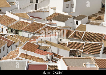 Blick auf Spanisch Dächer von Castillo De La Estrella Teba Malaga Provinz. Stockfoto