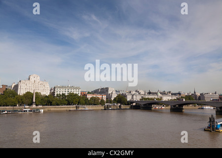 Panorama von Shell Mex House und Waterloo Bridge über die Themse Stockfoto