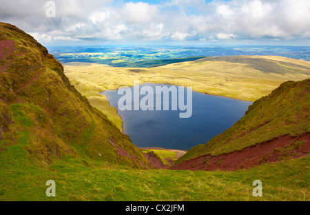 Llyn Y Fan Fawr vom in der Nähe von Fan Brycheiniog gesehen Stockfoto