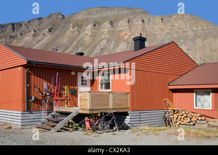 Holzhaus in Longyearbyen, Hauptstadt von Svalbard, Spitzbergen, Norwegen Stockfoto