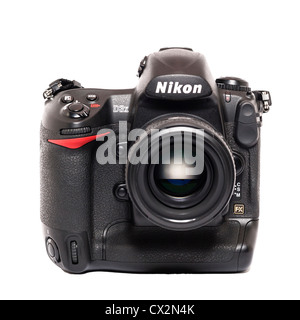 Eine Nikon D3x Flaggschiff Modell professionelle digitale Spiegelreflexkamera auf weißem Hintergrund Stockfoto