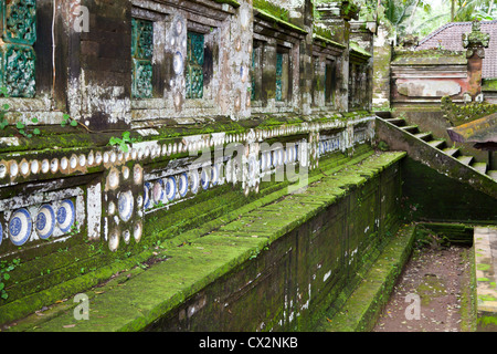 Porzellanteller in den Tempel Pura Kehen auf Bali Stockfoto