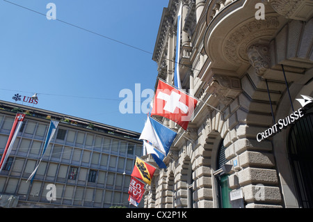 Paradeplatz, UBS, Credit Suisse, Schweizer Fahnen, 1. August, nationale Feiertage, Schweiz, Zürich, Stockfoto