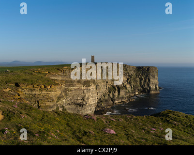 dh Marwick Head BIRSAY ORKNEY Kitchener Memorial Meer Klippen RSPB Vogel Naturschutzgebiet Klippe Stockfoto