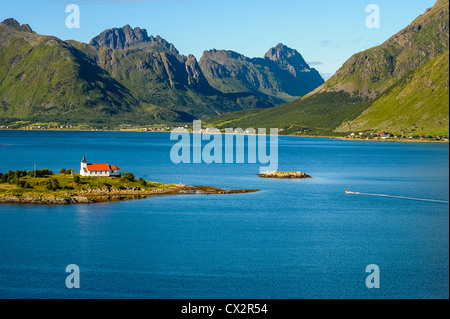 Norwegen, Lofoten. Sildpollnes Kapell (Kapelle) befindet sich am Austnesfjorden nördlich von Svolvær. Stockfoto