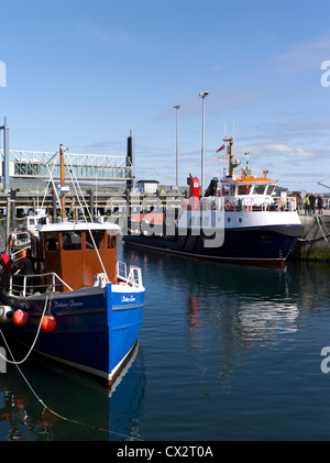 dh Stromness Hafen STROMNESS ORKNEY Tauchen Schiff und Orkney Fähren Fähre MV Graemsay Stockfoto