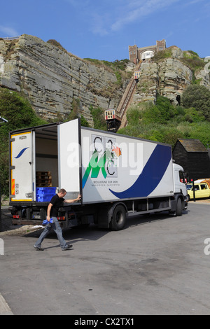 Französischen LKW Fischmarkt sammeln von Hastings Fisch, Rock-a-Nore, East Sussex, England, UK, GB Stockfoto