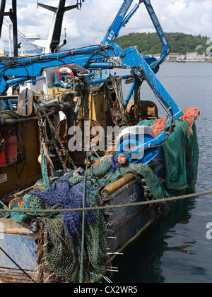 dh OBAN ARGYLL Schottland Oban Fischerboot Heckfischerei Trawler Dragger Netze net uk niemand Ausrüstung Industrieboote Stockfoto