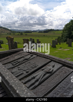 dh templar Graveyard schottland KILMARTIN Glen ARGYLL SCHOTTLAND Schottische Grabstätten Steine mittelalterliche Platten Grabsteine Platte Tal Skulptur Grabstein Stockfoto