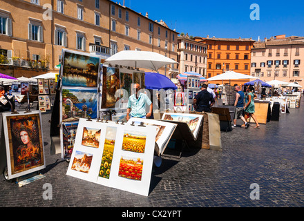 Künstler verkaufen ihre Arbeit auf der Straße, Piazza Navona, Latium, Rom, Italien. Stockfoto