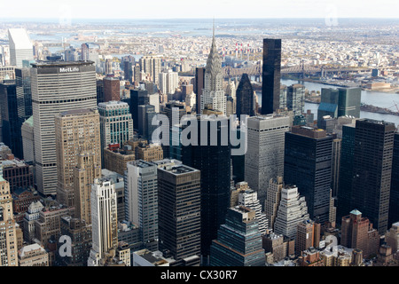 Ein Blick auf das Stadtbild von Midtown Manhattan vom Empire State Building in New York, NY. Stockfoto