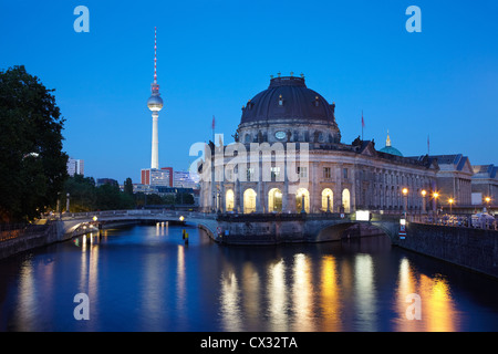 Museumsinsel auf Spree, Bodemuseum und Fernsehturm Ansicht, Berlin Stockfoto