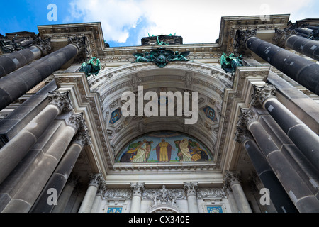 Berliner Dom (Berliner Dom) Haupteingang Bogen, Berlin, Deutschland Stockfoto