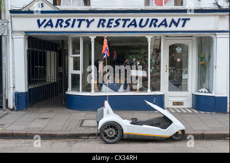 Sinclair C5 im Regent Street Cambridge UK geparkt.  Dies ist eine von Sir Clive Sinclair Erfindungen, die sich nie. Stockfoto