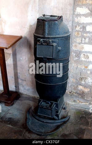 Alten Gusseisen Ofen in St. Michael und alle Engel Kirche, Edmondthorpe, Leicestershire, UK Stockfoto