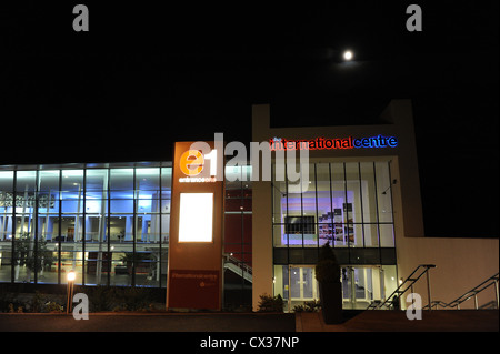 Das internationale Zentrum in der Nacht in Telford England Uk Stockfoto