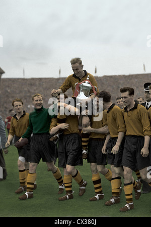 Wolverhampton Wanderers 1949 FA Cup-Sieger im Wembley-Stadion mit Kapitän Billy Wright von Bert Williams, Bill Shorthouse durchgeführt Stockfoto