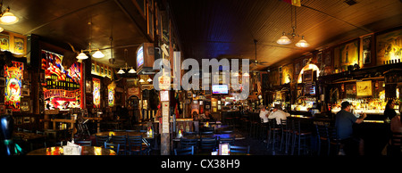 Panorama des Innenraums von Big Nose Kate Saloon in Tombstone, Arizona Stockfoto