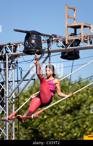 MISSCHEIF aka Tiziana Prota verbrannt, Punker Proben außerhalb des Nationaltheaters für die Thames Festival, London 2012 Stockfoto