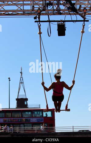 MISSCHEIF aka Tiziana Prota verbrannt, Punker Proben außerhalb des Nationaltheaters für die Thames Festival, London 2012 Stockfoto