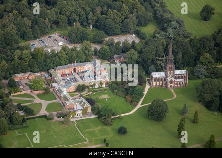 Luftaufnahme der Clumber Park einschließlich Clumber House und die Kirche der Hl. Maria der Jungfrau, Nottinghamshire, UK Stockfoto