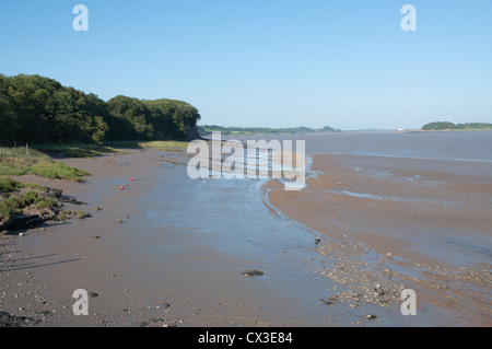 Schlamm und Schlick abgelagerten Strömungen Ebbe Mündung Seite beleuchtet sonnig Stockfoto