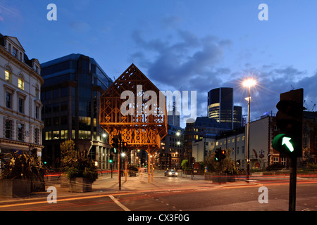 Paleys auf Entfermung, London, Vereinigtes Königreich. Architekt: Studio weben, 2012. Allgemeine Nachtansicht. Stockfoto