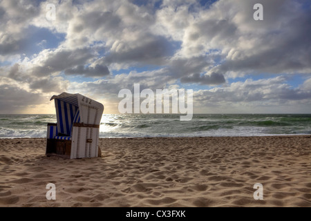 Strand Stuhl, Strand, Sonnenuntergang, Hoernum, Sylt, Schleswig-Holstein, Deutschland Stockfoto