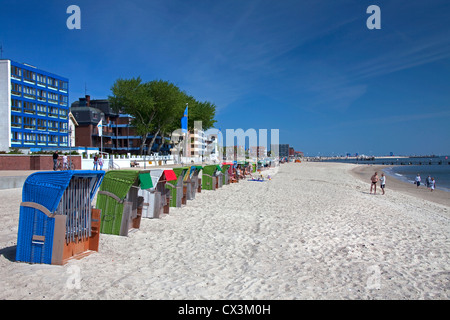 Bunte Strandkörbe im Badeort in Wyk Auf Föhr, Schleswig-Holstein, Deutschland Stockfoto