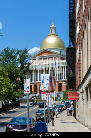 Sehen Sie sich unten Parkstraße das Massachusetts State House auf Beacon Street, Boston, Massachusetts, USA Stockfoto