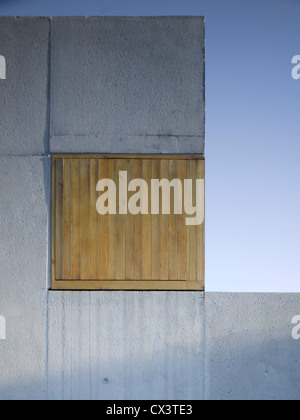 Strand House, Rosslare, Irland. Architekt: O' Donnell & Tuomey, 2008. Ansicht Giebel Fassade zeigt Beton und Holz Veredelung Stockfoto