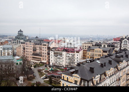 Moderne Hochhäuser mit Eigentumswohnungen und Büros im Zentrum von Kiew, Ukraine, Osteuropa. Stockfoto