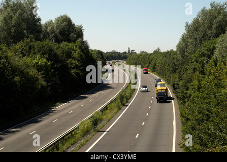 Die A27 Schnellstraße nördlich von Emsworth Weitergabe der West Sussex / Hampshire Grenze im Süden Englands. Stockfoto