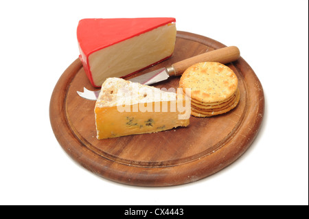 Käse und Gebäck auf einem Käse vom Brett Stockfoto