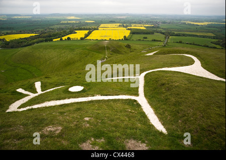 Das Uffington White Horse, die Krippe und Dragon Hill auf der Ridgeway, Oxfordshire, Vereinigtes Königreich Stockfoto