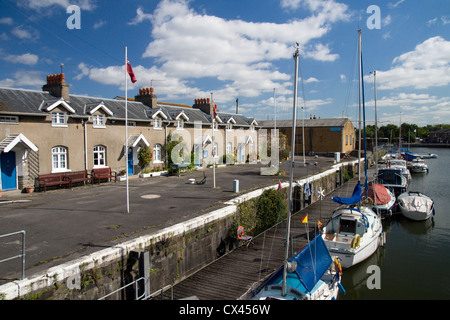 Ein Spaziergang entlang der Hafenpromenade im Bristol Stockfoto