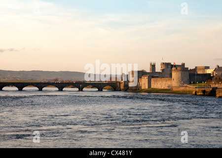 King John Castle wird in Kürze ein € 6 Millionen Sanierungsprogramm unterzogen. Das Schloss wird ein völlig neues Besucherzentrum rühmen. Stockfoto