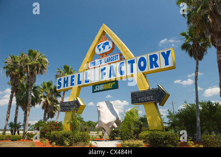 WELTWEIT GRÖßTE SHELL FACTORY ZEICHEN NORTH FORT MYERS GOLFKÜSTE FLORIDA USA Stockfoto