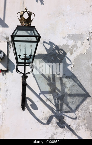 Verzierte Straßenlampen im UNESCO-Weltkulturerbe Antigua, Guatemala, Mittelamerika Stockfoto