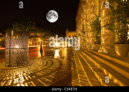 CALOOSAHATCHEE MANUSKRIPTE LICHT SKULPTUR KUNST MUSEUM FIRST STREET HISTORIC DISTRICT FORT MYERS FLORIDA USA Stockfoto