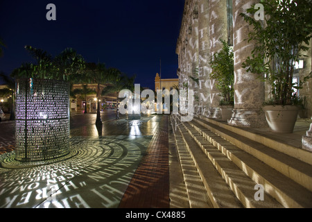 CALOOSAHATCHEE MANUSKRIPTE LICHT SKULPTUR KUNST MUSEUM FIRST STREET HISTORIC DISTRICT FORT MYERS FLORIDA USA Stockfoto