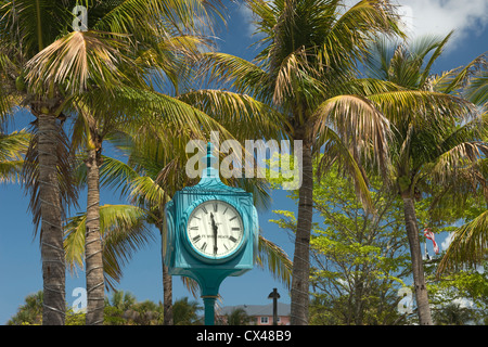 ÖFFENTLICHE UHR TIMES SQUARE FUßGÄNGER MALL FORT MYERS BEACH FLORIDA USA Stockfoto